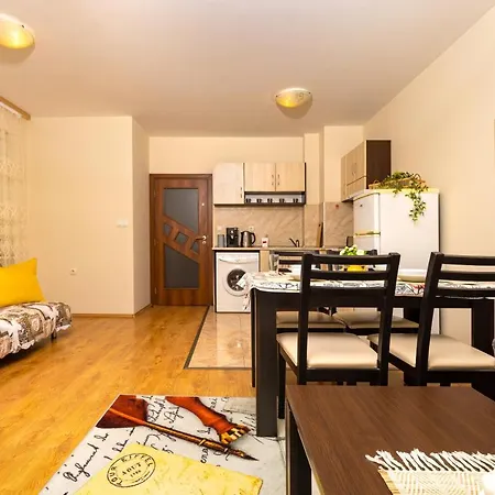 Modern 1 Bedroom Center *